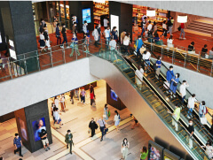 JRタワーや大丸、パルコなどの商業施設